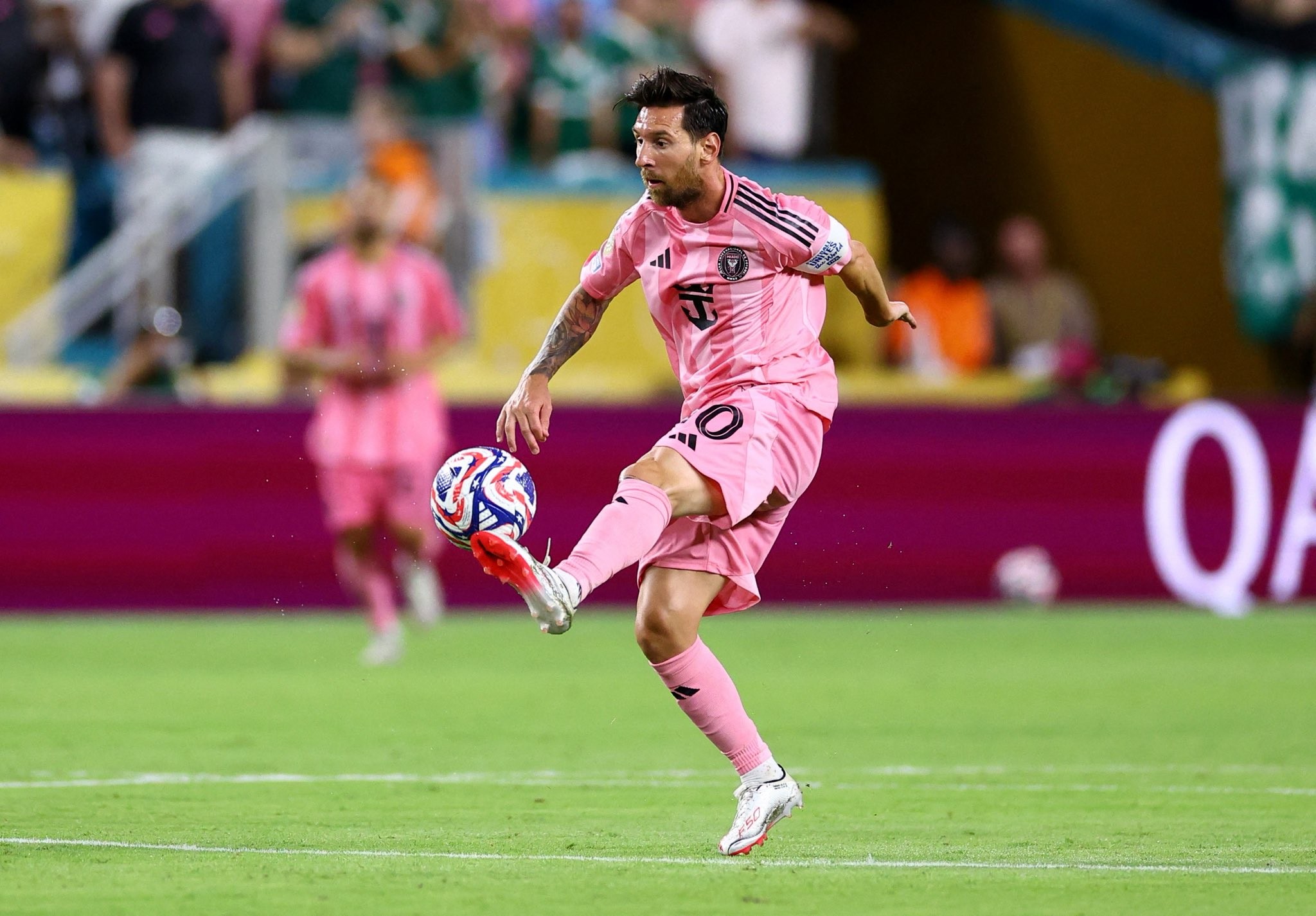 包含梅西连续三场比赛得分超过比赛局势复杂,巴黎圣日耳曼不断突破!比赛高潮迭起的词条 包含梅西连续三场比赛得分超过比赛局势复杂,巴黎圣日耳曼不断突破!比赛高潮迭起的词条