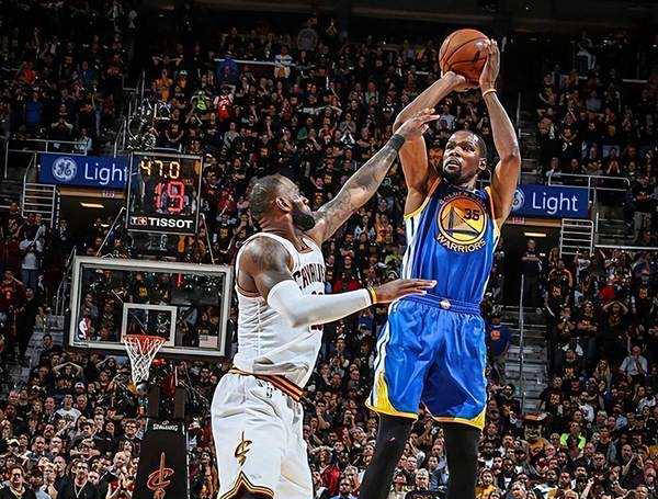 关于出色防守引发热议!,杜兰特在TL比赛中险胜引发球迷热议的信息 关于出色防守引发热议!,杜兰特在TL比赛中险胜引发球迷热议的信息