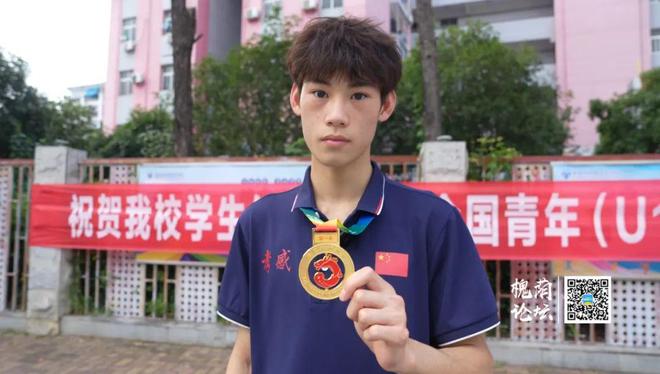 开云- 常规赛巅峰对决!祁连独角兽队爆冷泰山鲨队队,拳击赛场再起波澜;复盘值得玩味