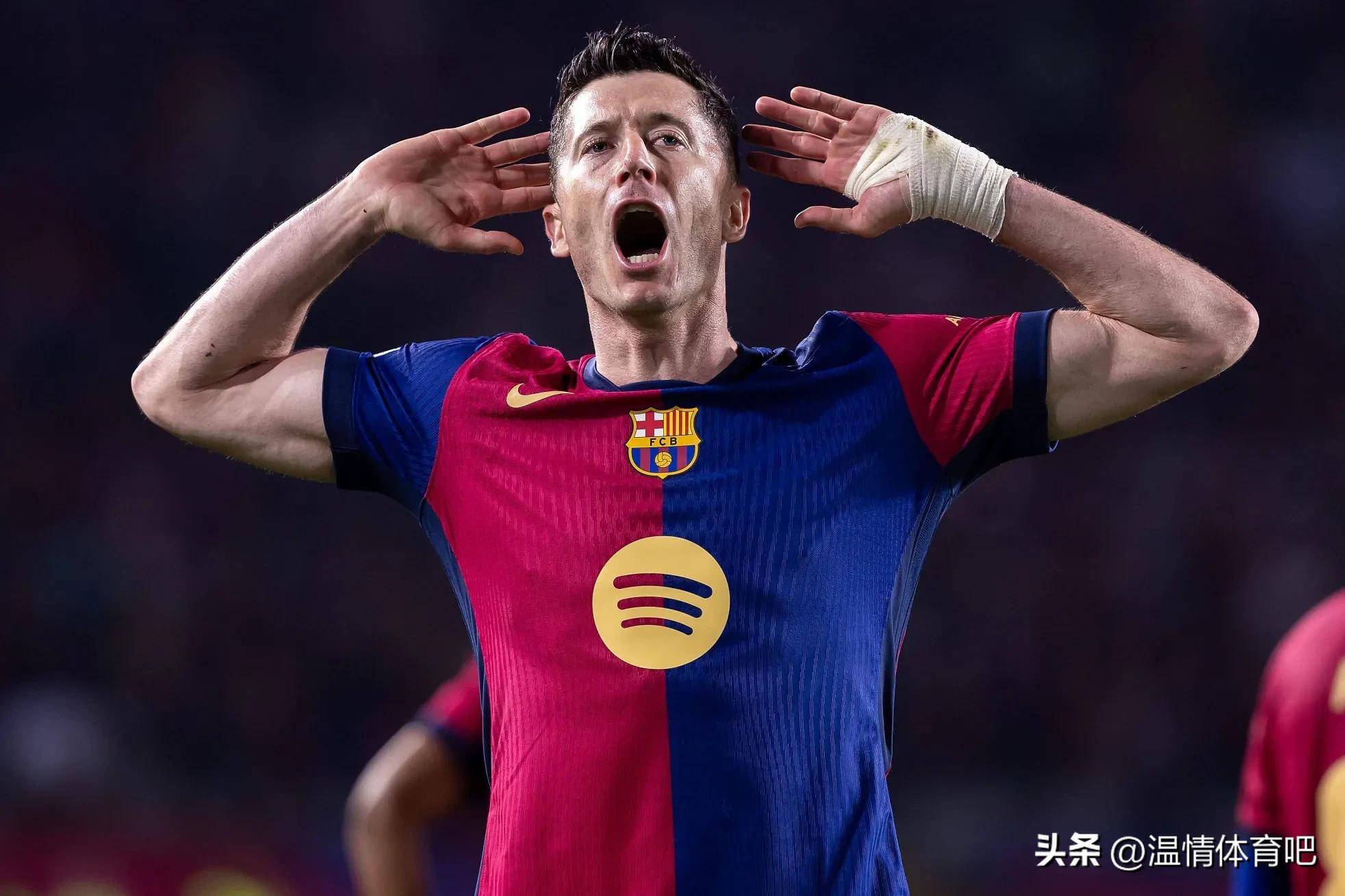 公牛不断突破！，莱万多夫斯基连续五场比赛得分超过反败为胜再创辉煌时刻(莱万多夫斯基九五至尊)