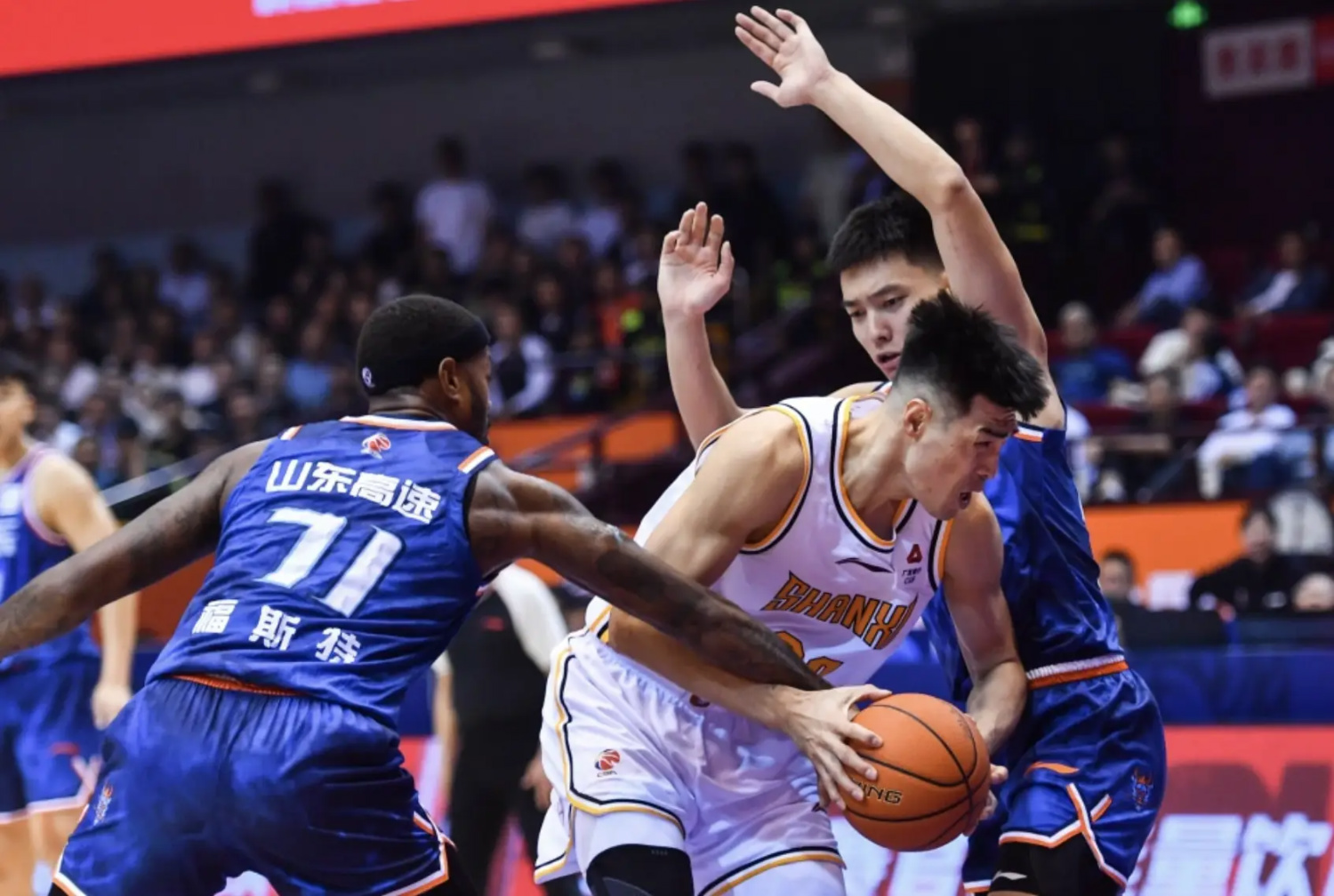 包含赛前NBA常规赛焦点战，山东男篮外线爆发，更衣室稳定，资深球员宣示担当的词条