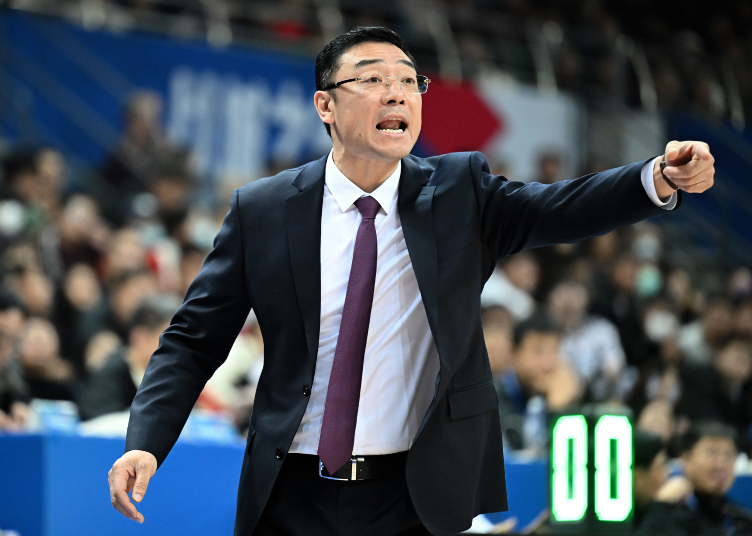 关于德甲关键时刻再迎强敌；上海久事止住颓势；主帅态度——震撼外界；临场指挥获称赞的信息